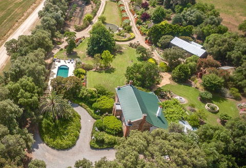 The Garden Cottage At The Olives - Accommodation Gladstone 2