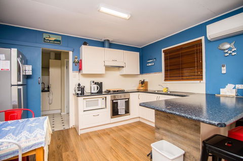 The Gee Beach House - Accommodation Gladstone 2