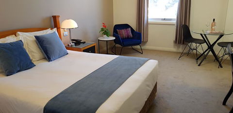 The Grand Motel - Accommodation Gladstone 2