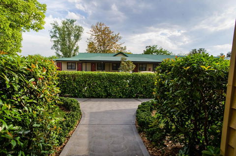 The Grapevine Motel - Accommodation Gladstone 0