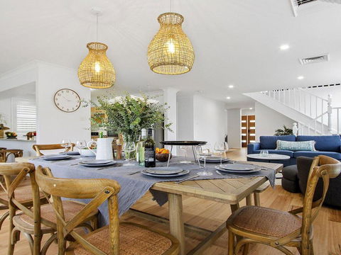 The Great White - Beach Living At Its Best - Accommodation Gladstone 0
