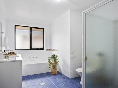 The Great White - Beach Living At Its Best - Accommodation Gladstone 2