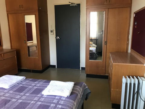 The Greenwich - Accommodation Gladstone 1