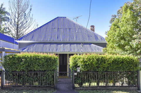 The Grey House - Accommodation Gladstone 0