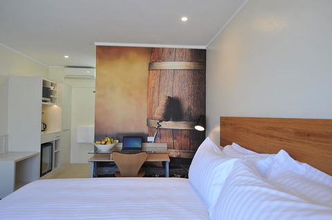 The Griff Motel - Accommodation Gladstone 0