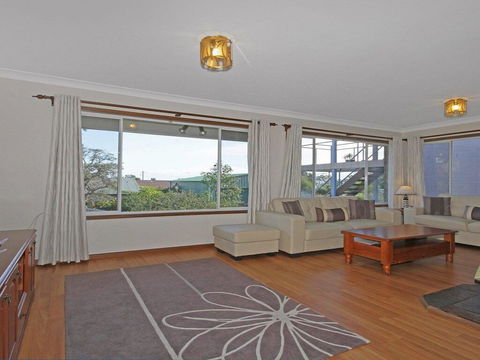 The Heights - Home Style Comforts - Accommodation Gladstone 2