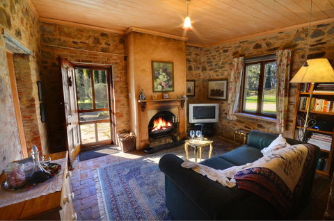 The Heritage Garden - Accommodation Gladstone 2