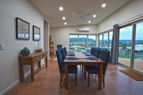The Hill House - Accommodation Gladstone 2