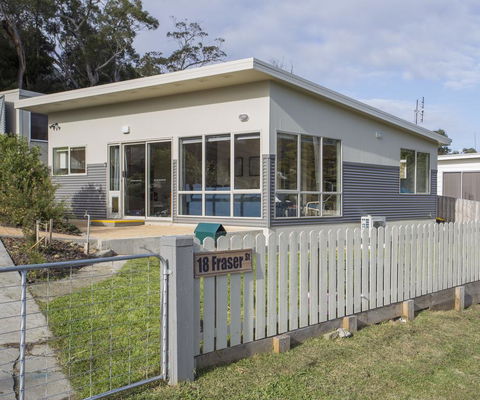 The Hill House - Accommodation Gladstone 0