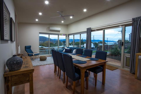 The Hill House - Accommodation Gladstone 3