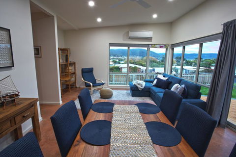 The Hill House - Accommodation Gladstone 1