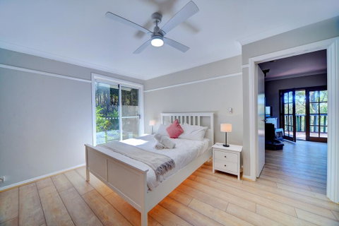 The Hillside Cottage - Accommodation Gladstone 3