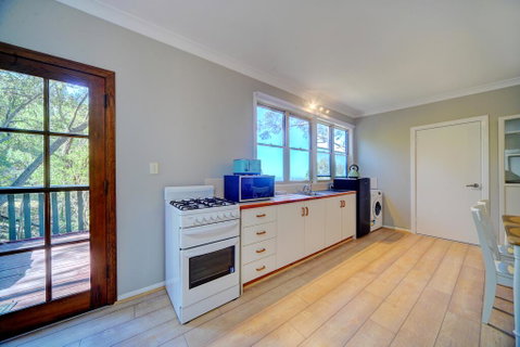 The Hillside Cottage - Accommodation Gladstone 1
