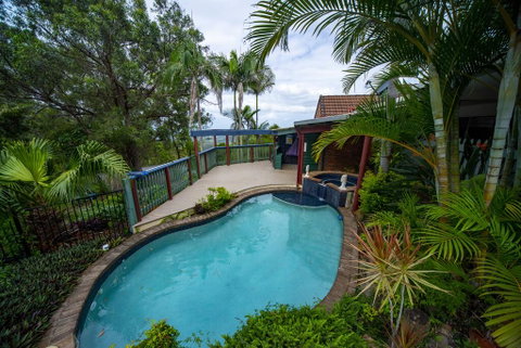 The Hillside Cottage - Accommodation Gladstone 0
