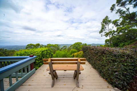 The Hillside House - Accommodation Gladstone 0