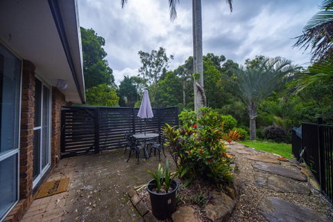 The Hillside Villa - Accommodation Gladstone 3