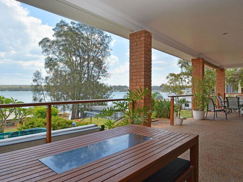 The House On The Lake @ Fishing Point, Lake Macquarie - Honestly Put The Line In And Catch Fish - Accommodation Gladstone 0