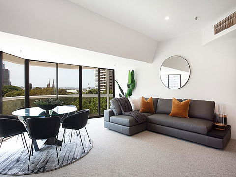 THE HYDEAWAY-LUXE HYDE PARK CITY APARTMENT-hosted By LAbode Accommodation - Accommodation Gladstone 0