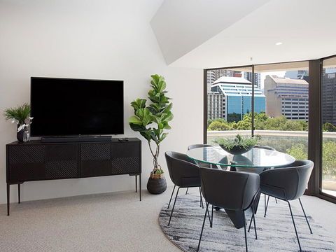 THE HYDEAWAY-LUXE HYDE PARK CITY APARTMENT-hosted By LAbode Accommodation - Accommodation Gladstone 1