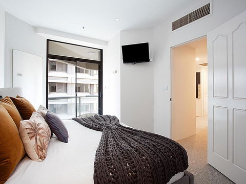 THE HYDEAWAY-LUXE HYDE PARK CITY APARTMENT-hosted By LAbode Accommodation - Accommodation Gladstone 3