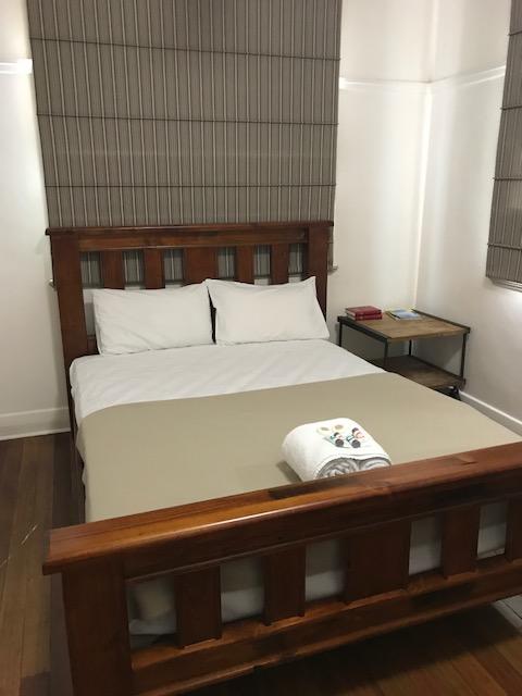 The Irish Village - Accommodation Gladstone 2