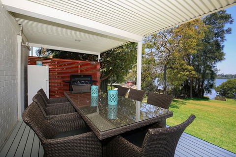 The Jetty At Culburra Beach - Pet Friendly Waterfront - Accommodation Gladstone 2