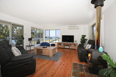 The Jetty At Culburra Beach - Pet Friendly Waterfront - Accommodation Gladstone 1