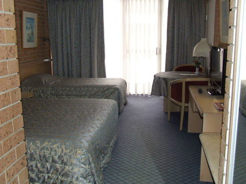 The John Hunter Motel - Accommodation Gladstone 2