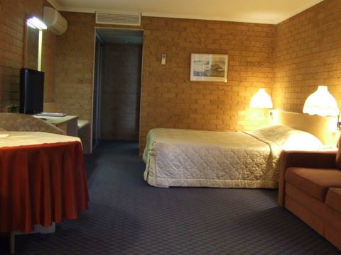 The John Hunter Motel - Accommodation Gladstone 3