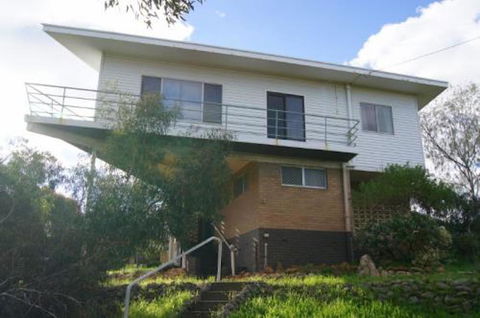 The Kite Beach House - Accommodation Gladstone 0