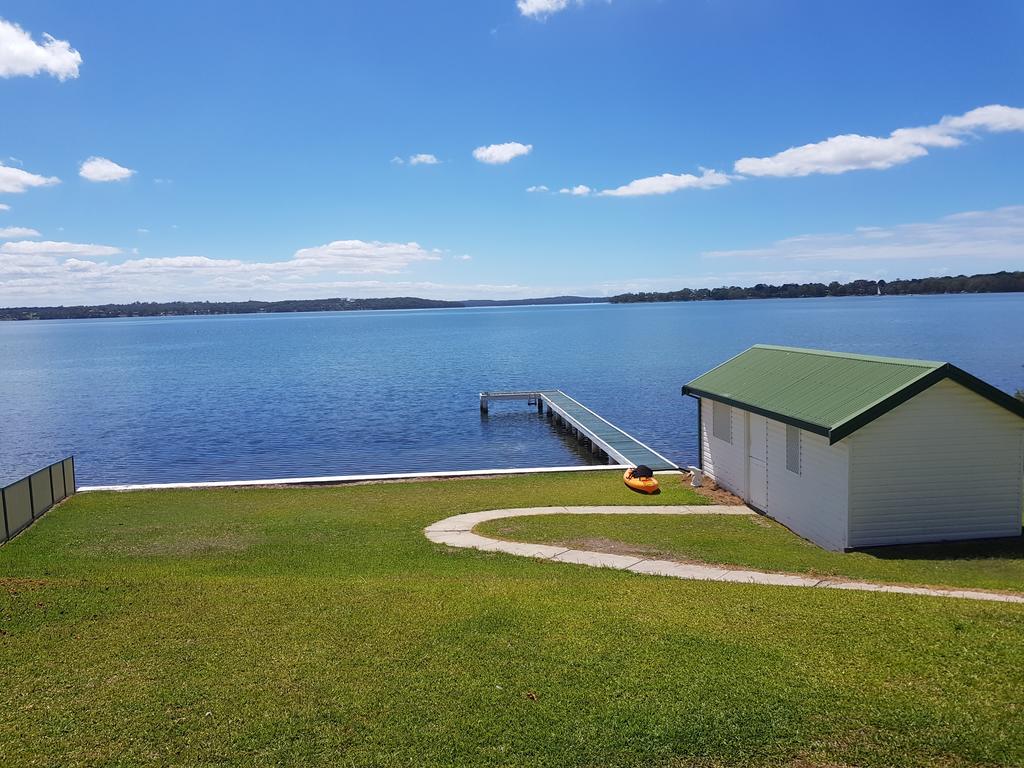 Mannering Park NSW Accommodation Gladstone