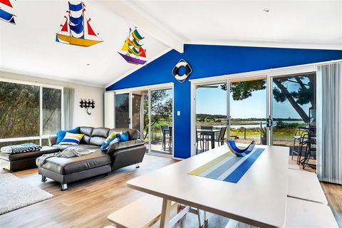 The Lakehouse - Accommodation Gladstone 0