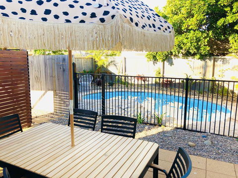 The Lazy Llama - Accommodation Gladstone 2