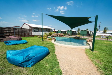 The Leprechaun Resort - Accommodation Gladstone 0
