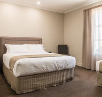 The Lighthouse Hotel - Accommodation Gladstone