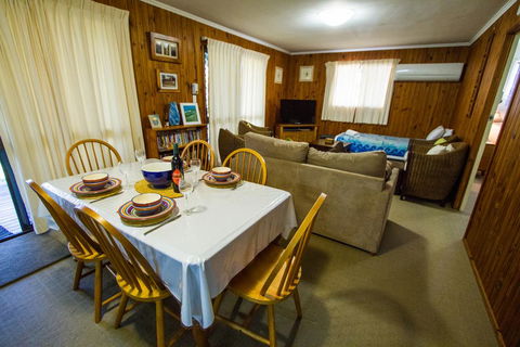 The Little House - Accommodation Gladstone 2