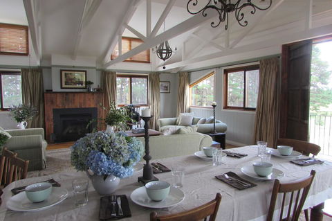 The Loch, An Idyllic Country Escape - Accommodation Gladstone 0