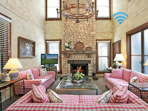 The Lodge @ Linden Hall - Accommodation Gladstone 0