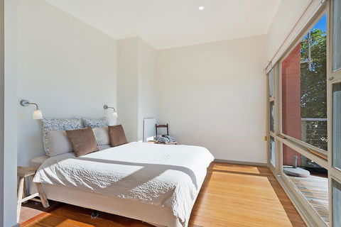 The Love Shack - Accommodation Gladstone 3