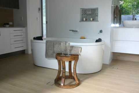 The Luxury Eco Rainforest Retreat - Accommodation Gladstone 2