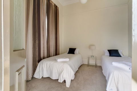 The Manager's Residence - Accommodation Gladstone 2