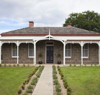 The Manse on Ebden - Accommodation Gladstone