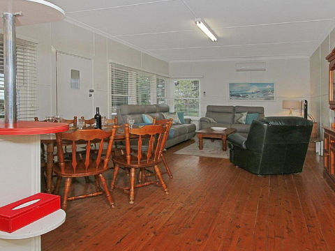 The Marlin - A Gem Close To Rock Pools - Accommodation Gladstone 3