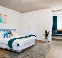 The Med Crescent Head - Accommodation Gladstone