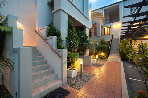The Mediterranean Port Douglas - Accommodation Gladstone 2