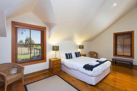 The Mews Studio - Accommodation Gladstone 3