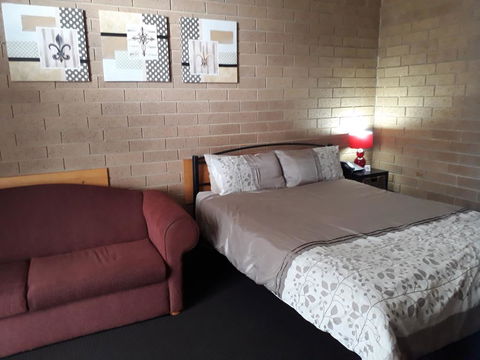 The Moe Motor Inn - Accommodation Gladstone 2