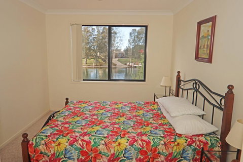 The Mooring's Waterfront - Accommodation Gladstone 3