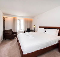 The Nest - Convenient  Comfy Space with Fantastic Rooftop - Accommodation Gladstone
