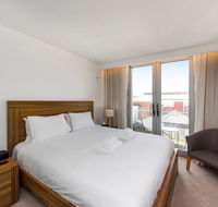 The Nest - Modern Room In Northbridge with Roof Terrace - Accommodation Gladstone
